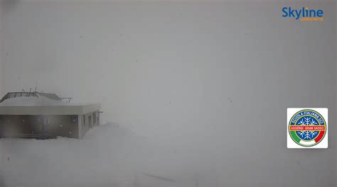 Altra Neve SullAppennino Abruzzese Bufera A Campo Imperatore E Il