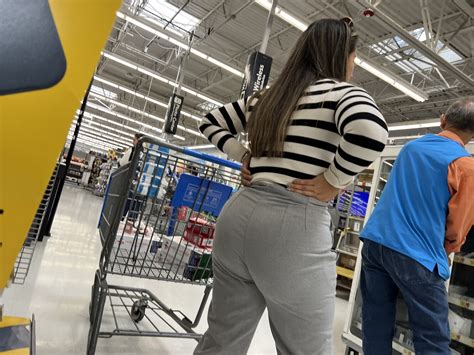 Big Booty Latina Posing Spandex Leggings Yoga Pants Forum