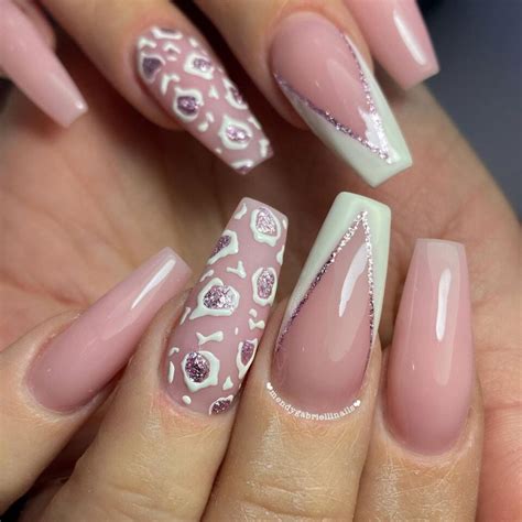 These Nude Nails Are A Minimalistic Trend Sweeping Social Media