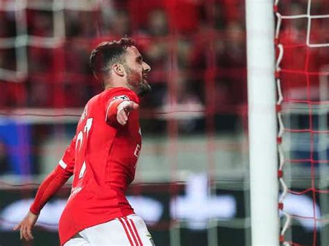 Adeptos Do Benfica Arrasam Tvi Ap S Substitui O De Rafa Futebol