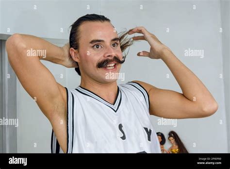 Eine Junge Latina Mit Argentinischer Ethnischer Herkunft Und Nicht Bin Rem Geschlecht War In