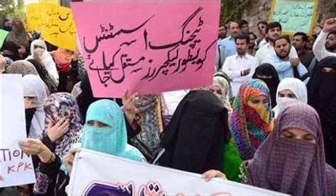 KP Teachers Protest Outside Imrans Residence In Bani Gala