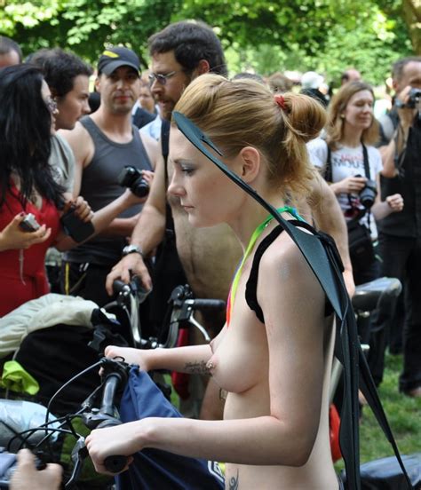 Nackt Auf Dem Fahrrad Porno Bilder Sex Fotos XXX Bilder 3789742 PICTOA