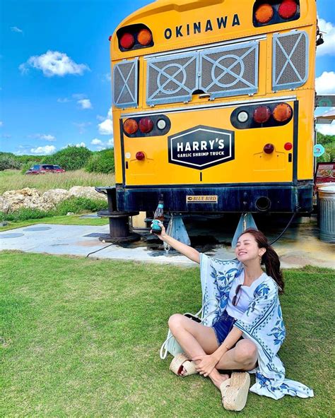 曽田茉莉江さんのインスタグラム写真 曽田茉莉江instagram「バスがとても可愛かったなぁ🚌 ここのガーリックシュリンプが美味しすぎ