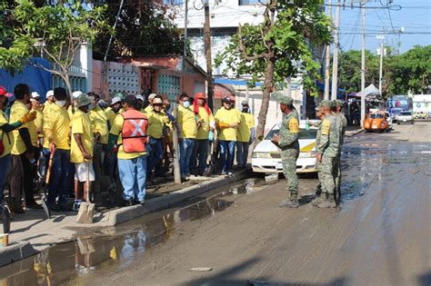 Voluntarios Se Unen Para Limpiar Puerto De Acapulco