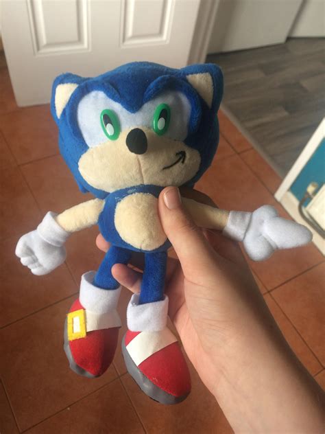 I Got A Bootleg Sonic Plush Last Christmas With Messed Up Hands And Here's What It Looks Like ...