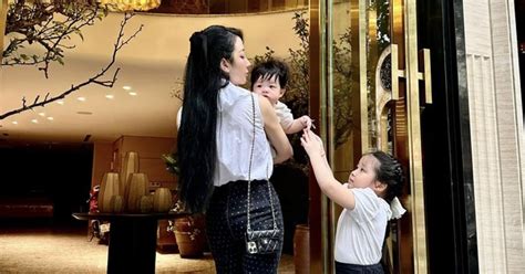 Nuôi con hoàn toàn bằng sữa công thức hot mom con tự hào