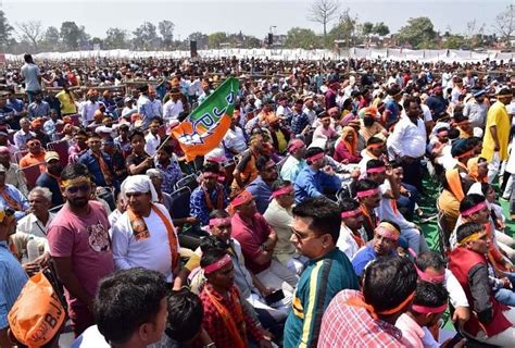 Lok Sabha Elections 2019 Pm Modi Fans Reached From 300 Kilometres For Rudrapur Rally Amar