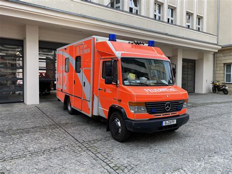 RTW Der Neuesten Generation Der Feuerwehr Berlin Auf MB Sprinter