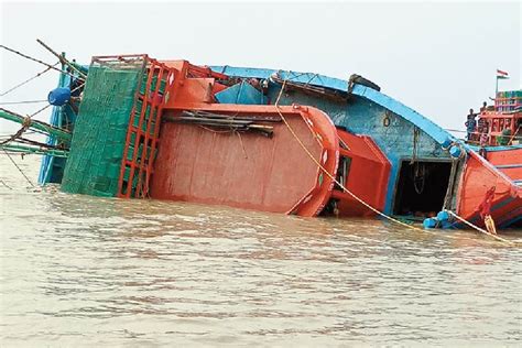 Two Dead Seven Missing As Boat Capsizes In Saryu River In Bihar