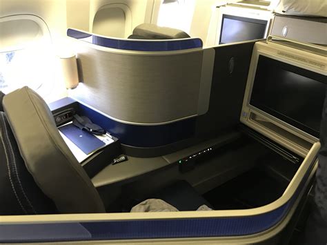 Do American Airlines Business Class Seats Fully Recline | Brokeasshome.com