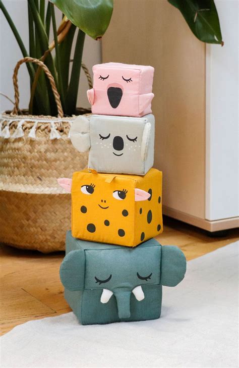 Cubes animaux en tissus à empiler Les Petits Raffineurs