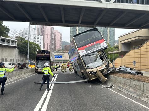 呈祥道九巴撞壆傾側│九巴剷上壆一刻曝光 冒出一大陣白煙 新冠疫情專頁