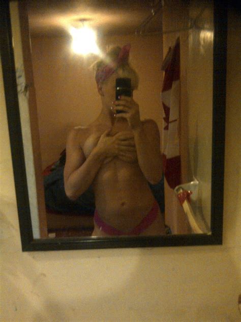 Taya Valkyrie Topless 5 Photos TheFappening