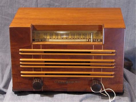 General Electric Wooden Table Radio Sold Item Number 1170039