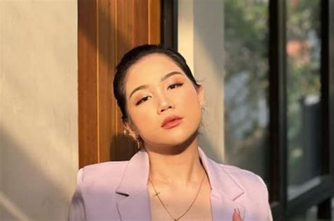5 Potret TikToker Laura Siburian Yang Ngaku Lesbian Dan Pernah Pacaran Sama Manajernya Ntvnews Id