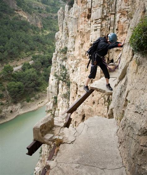 15 Photos Of Most Dangerous Walkway In The World The World Of Photography