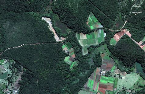 Imagens aéreas mostram antes e depois da tragédia de Brumadinho Fotos