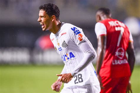 Ver Ssimo Dedica Primeiro Gol Pelo Santos Ao Meia Rafael Longuine