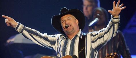 Garth Brooks Partners With One Of The Biggest Country Stars For Summer