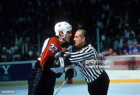 Rick Tocchet Flyers Photos and Premium High Res Pictures - Getty Images