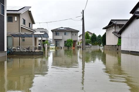 床下浸水の対処法は？床上浸水との違いや保険・補助金制度などを解説｜【アットホーム】住まい・不動産のお役立ち情報＆ツール