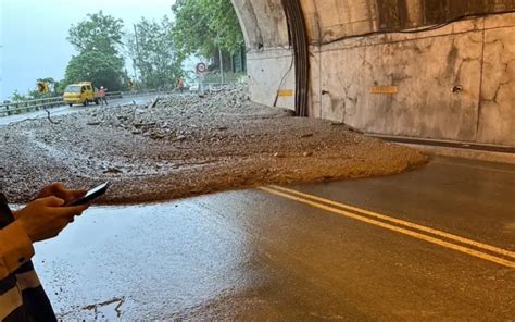 花蓮豪雨釀災！蘇花公路崇德隧道口土石流