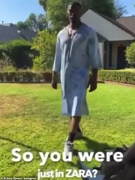 Britney Spears Posts Nude Shot From Bathtub As Lynne Takes Her Side