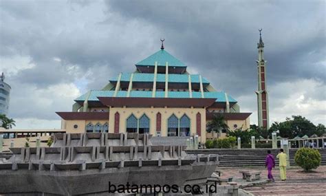 Masjid Agung Batamcenter Akan Dipagar Penyebabnya Metropolis