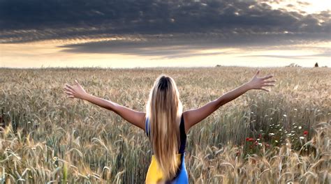 Wallpaper Sunlight Women Model Nature Field Morning Wetland