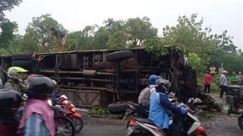 Kecelakaan Maut Di Bojonegoro Bermula Dari Bus Oleng Hingga Hantam