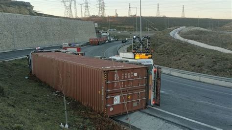 Kocaeli Son Dakika Trafik Kazas Tir Devrildi Kocaeli Denge