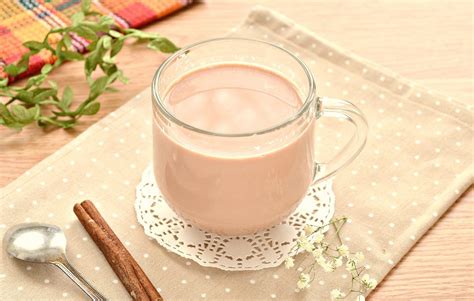 Чай с корицей и молоком