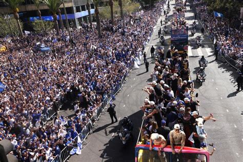 Photos Dodgers Celebrate World Series Win With Massive Parade Dodger