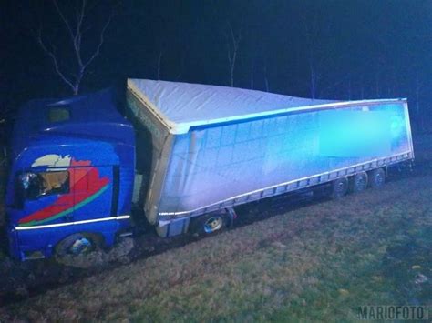 Kolizja Na Autostradzie A Pod Opolem Man Z Naczep Zjecha Z Drogi I