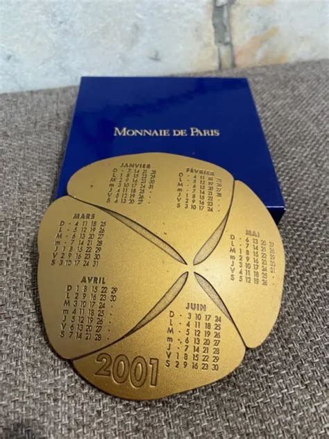 SUPERBE MEDAILLE EN Bronze PRESSE PAPIERS CALENDRIER 2001 Monnaie De