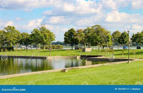 Belle Isle Park, Detroit. editorial photography. Image of river - 102595117