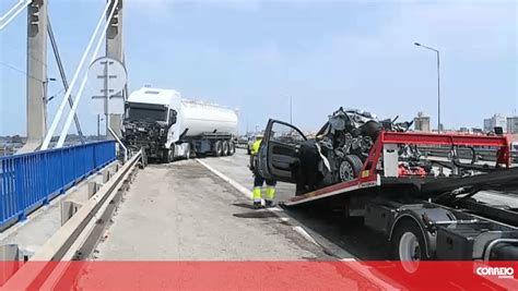 Sete Feridos Em Acidente Entre Cami O E Quatro Carros Tr Nsito