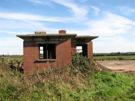 Plate Layers Hut Beside Dismantled © Evelyn Simak Cc By Sa 2 0