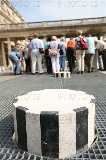 France Paris Er Colonnes De Daniel Buren Palais Royal Touristes