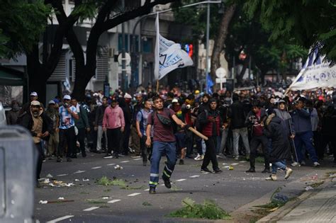 La Policía Lanzó Balas De Goma Y Hubo Incidentes Con Los Manifestantes