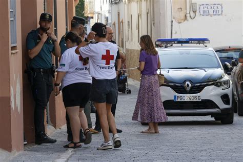 Un Hombre Asesina A Su Mujer En Valencia Delante De Su Hijo Menor Y