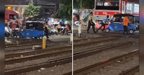 Viral Momen Pengendara Bajaj Nekat Terobos Palang Kereta Bikin Warga Geram