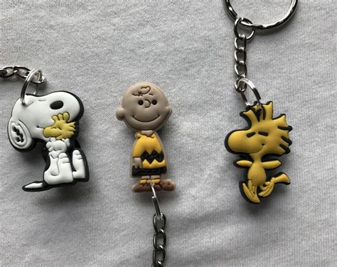 Snoopy Charlie Brown Custom Keyringskeychains Cartoon Cute Emo Kids