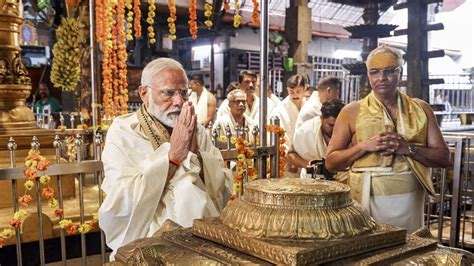 Pm Modi Offers Prayers At Two Temples In Kerala Latest News India