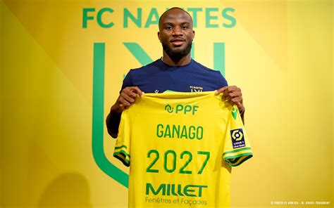 Fc Nantes Groupe Pro Ignatius Ganago Prolonge Laventure Jaune Et