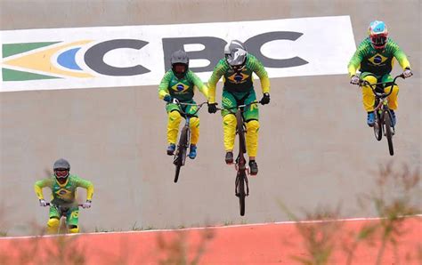 Atletas da seleção brasileira de BMX treinam focados em Tóquio 2020