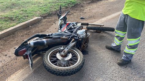 Colisão entre caminhão e moto deixa um ferido na BR 163 em Sorriso Só