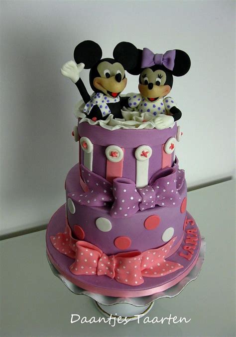 Micky And Minnie In A Box Decorated Cake By Daantje Cakesdecor