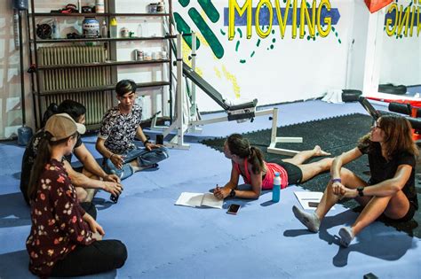 Refugiados Entrenar Cuerpo Y Mente Para Sobrevivir A Lesbos Entrenar